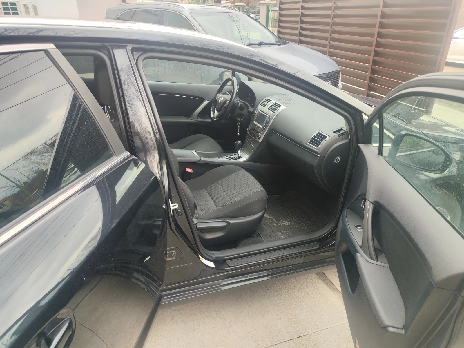 Toyota Avensis T27, снимка 15 - Автомобили и джипове - 54191912