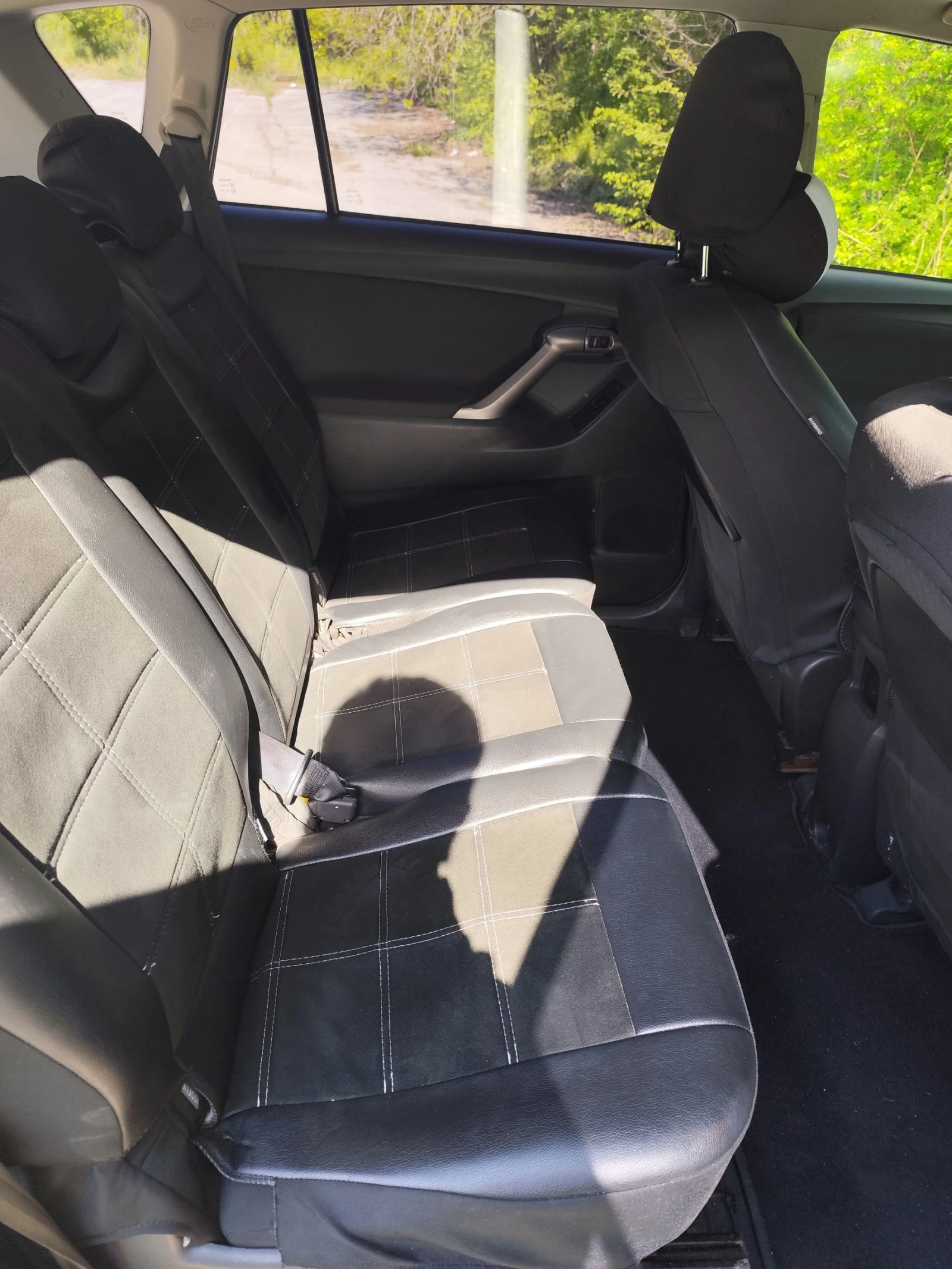 Toyota Verso 2.0 D4D, снимка 8 - Автомобили и джипове - 54322017
