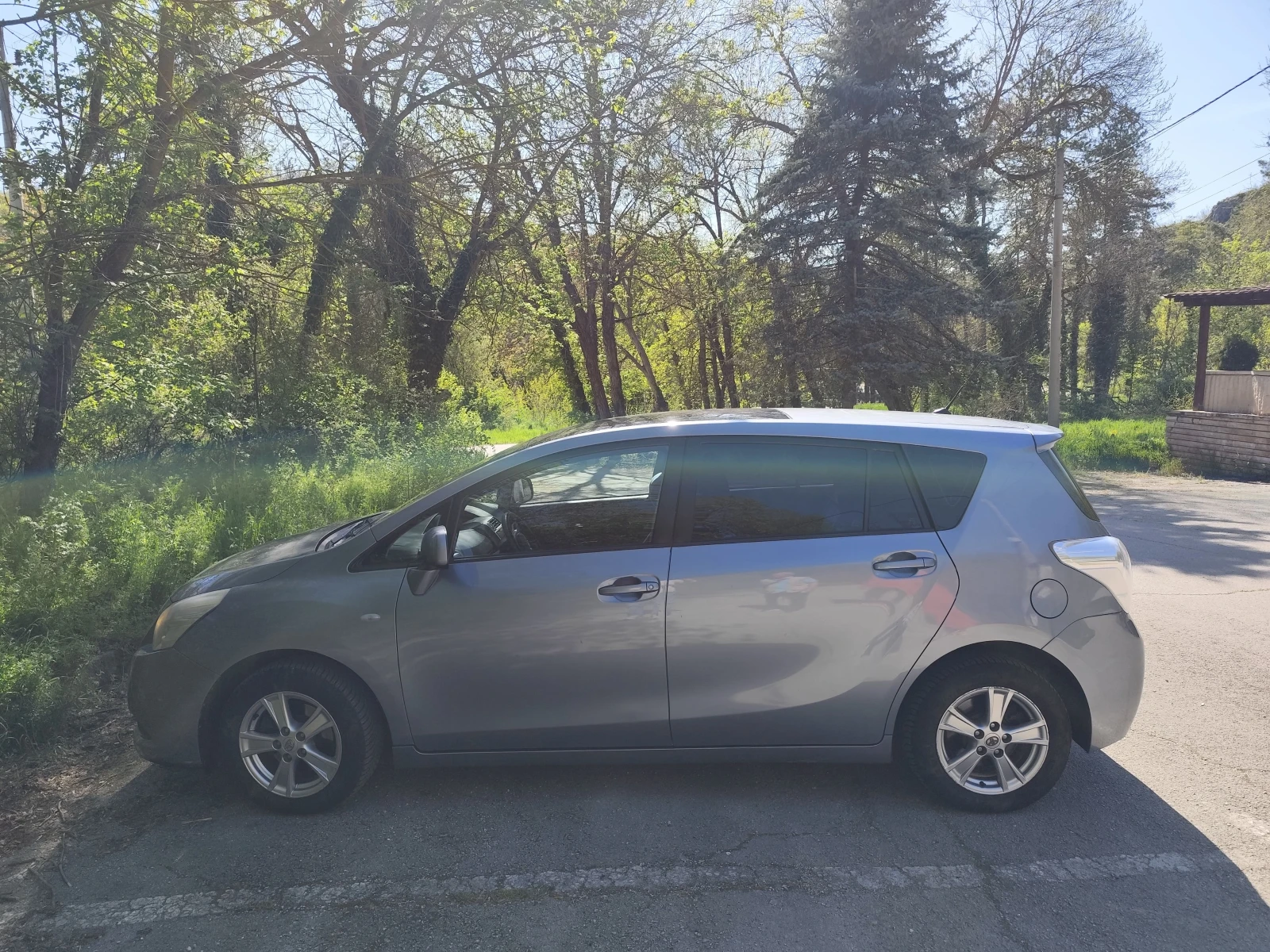 Toyota Verso 2.0 D4D, снимка 4 - Автомобили и джипове - 54322017