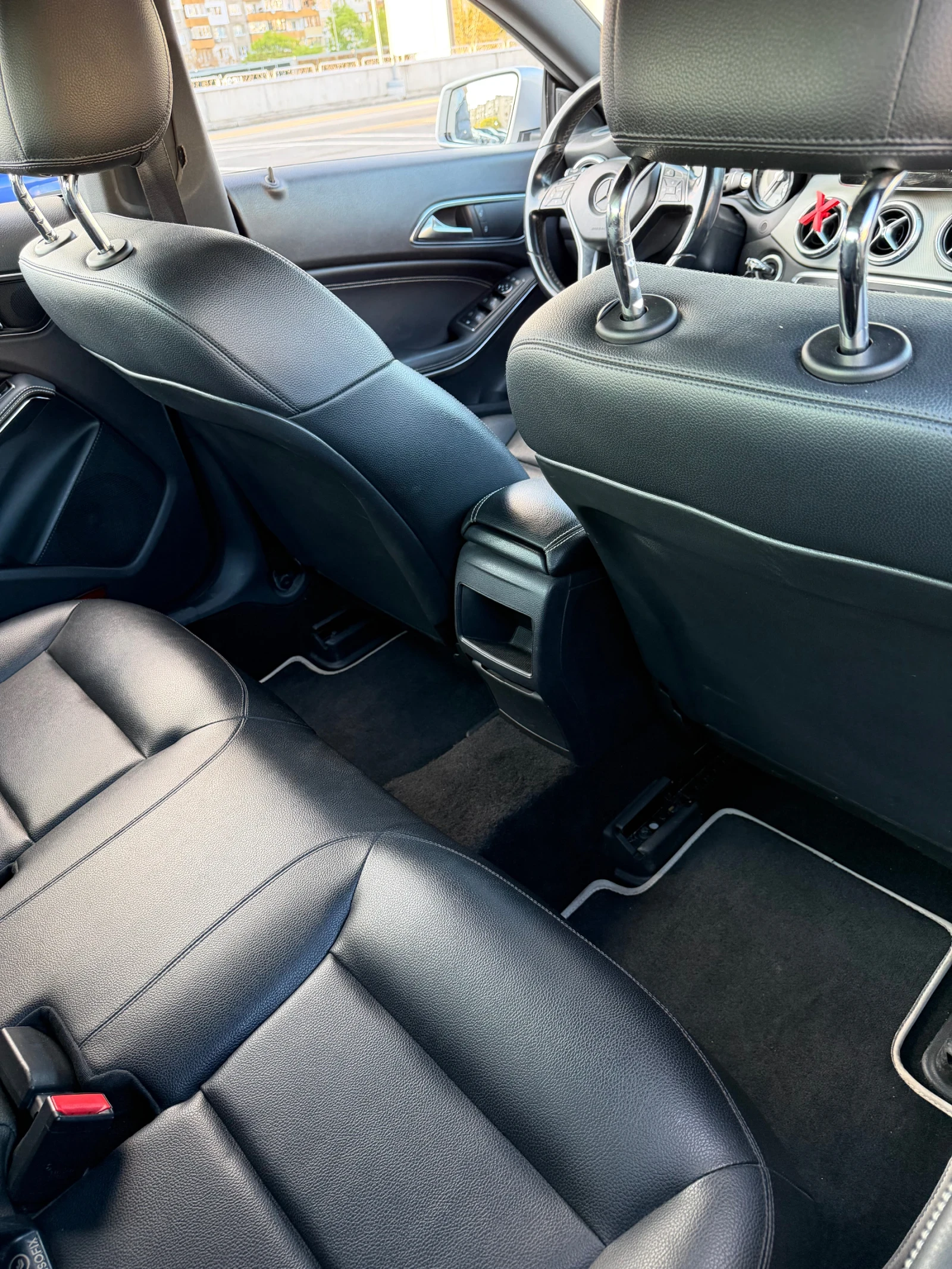 Mercedes-Benz CLA 220, снимка 12 - Автомобили и джипове - 54438619