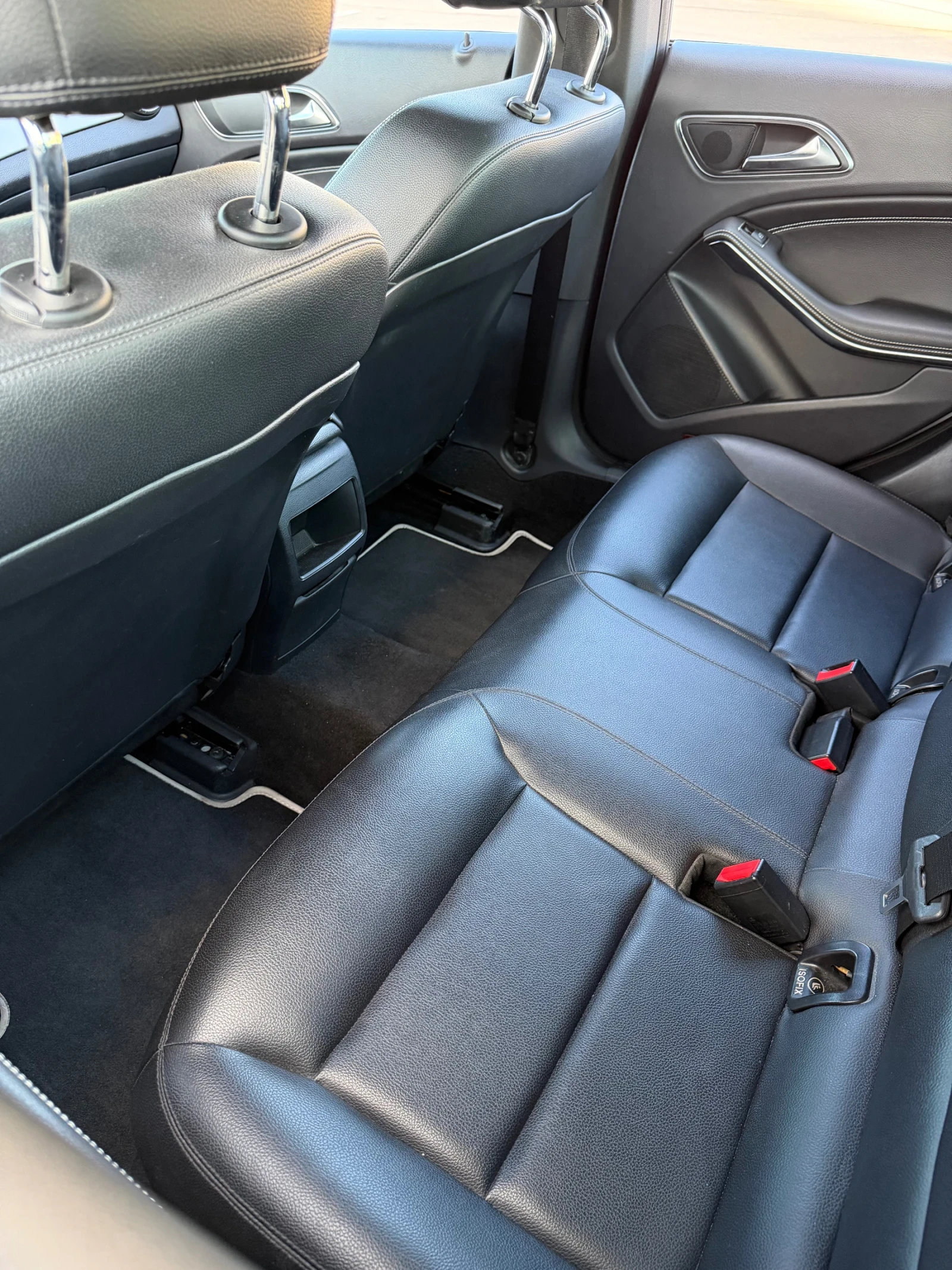Mercedes-Benz CLA 220, снимка 10 - Автомобили и джипове - 54438619