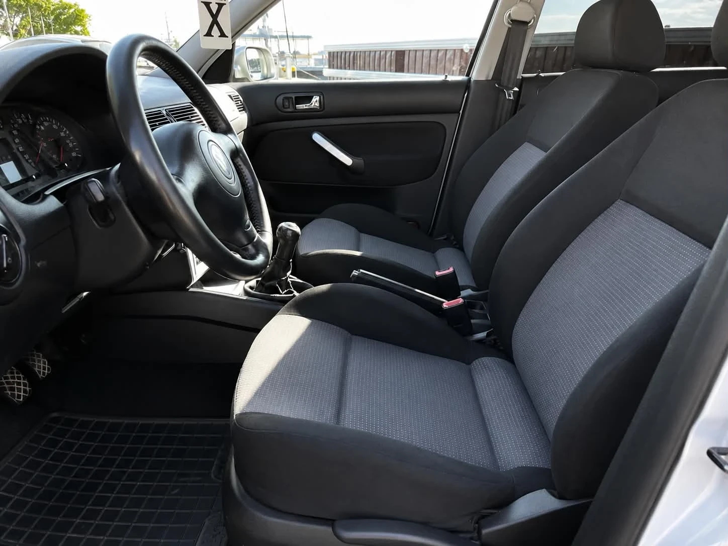 VW Golf 1.6i бензин, снимка 8 - Автомобили и джипове - 55063986