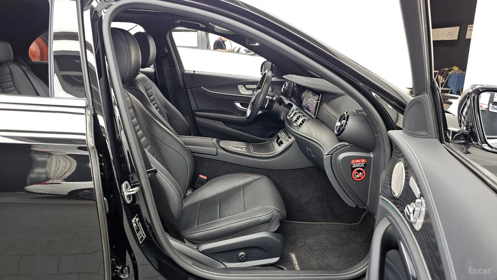 Mercedes-Benz E 220 4MATIC/AMG-LINE/SUNROOF/DRIVE-ASSISTS/360VIEW, снимка 10 - Автомобили и джипове - 55446539