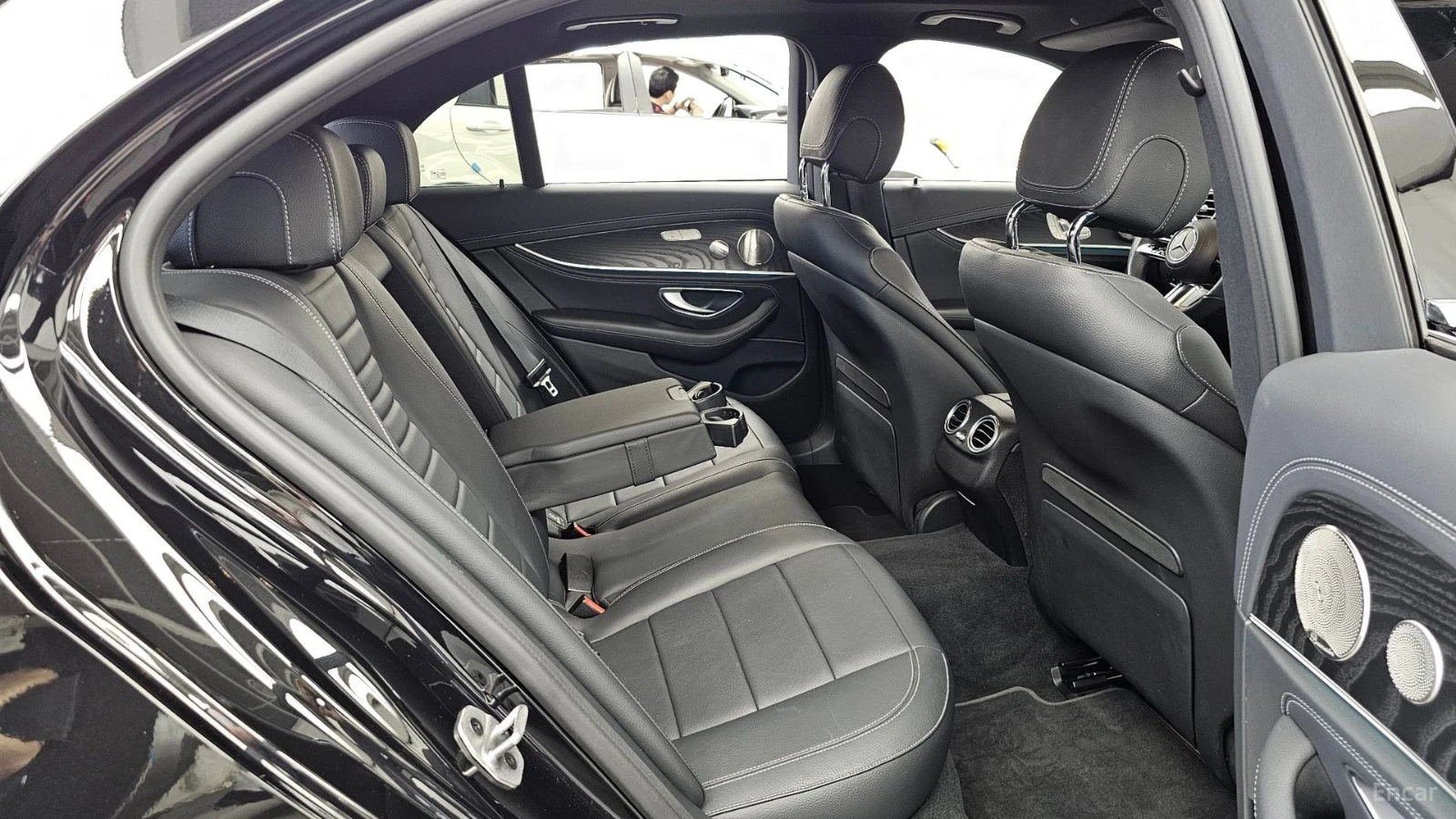 Mercedes-Benz E 220 4MATIC/AMG-LINE/SUNROOF/DRIVE-ASSISTS/360VIEW, снимка 11 - Автомобили и джипове - 55446539
