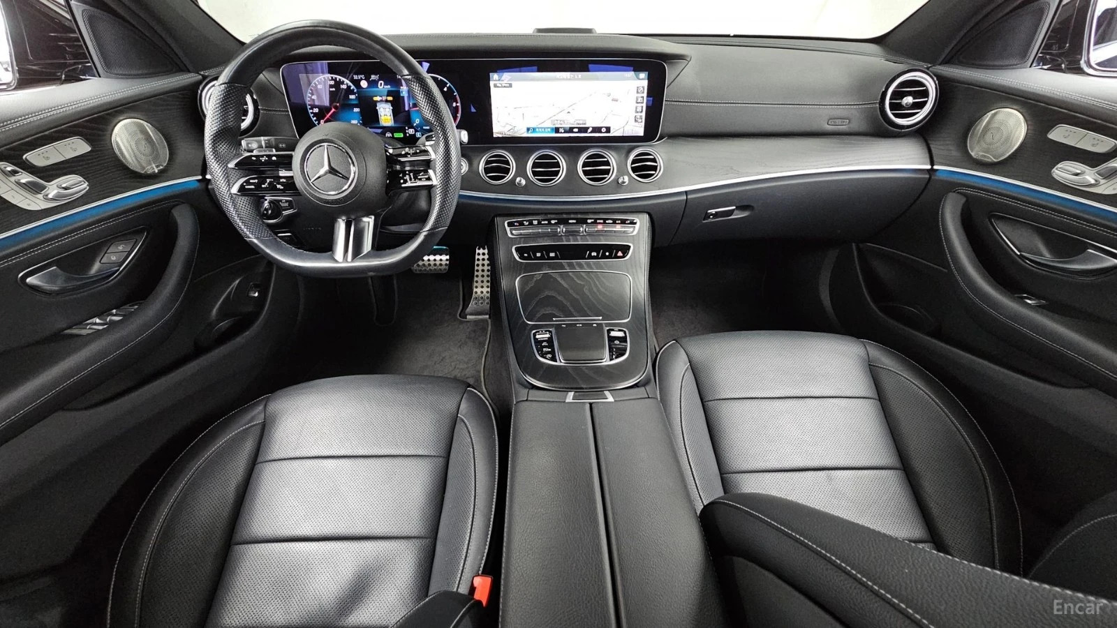Mercedes-Benz E 220 4MATIC/AMG-LINE/SUNROOF/DRIVE-ASSISTS/360VIEW, снимка 7 - Автомобили и джипове - 55446539