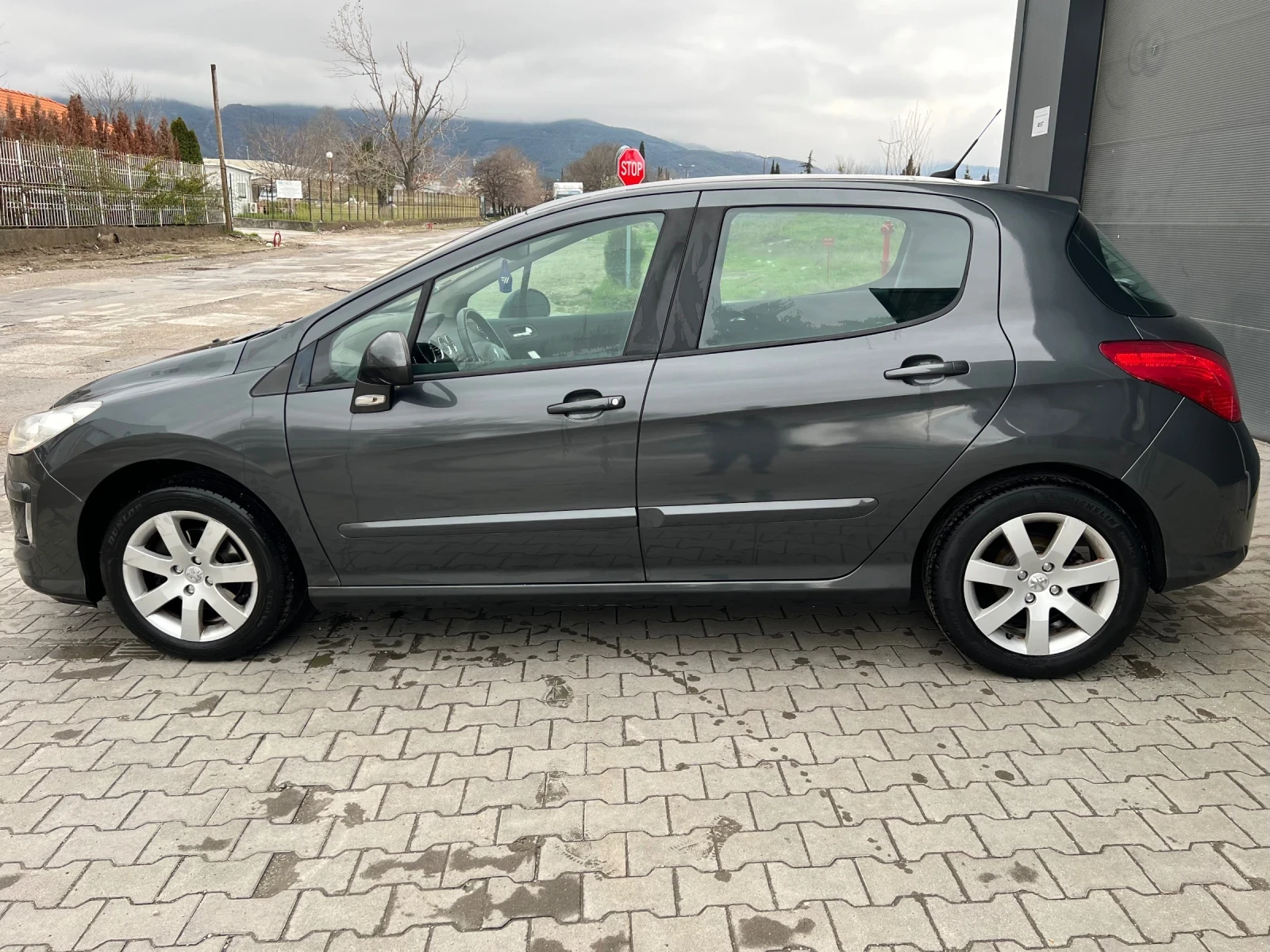 Peugeot 308 1, 6HDI * РЕГИСТРИРАН* , снимка 2 - Автомобили и джипове - 56198388
