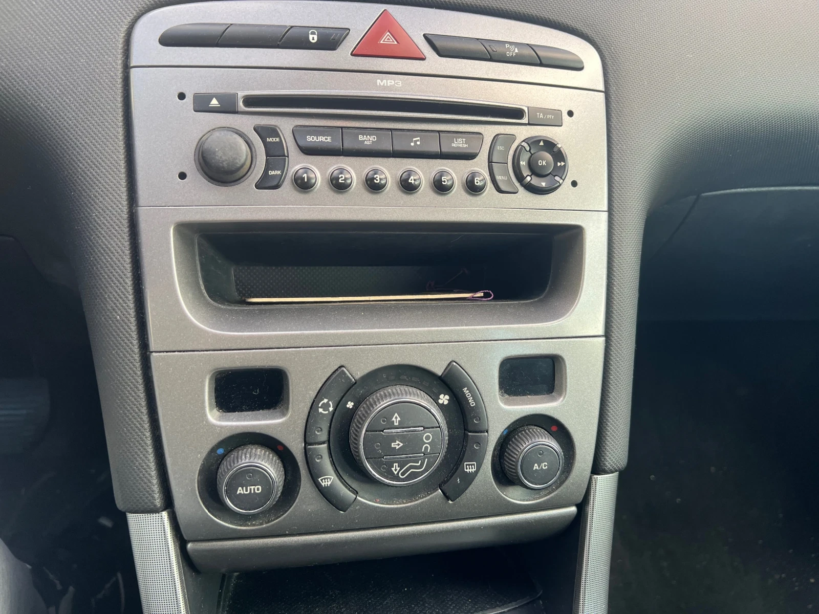 Peugeot 308 1, 6HDI * РЕГИСТРИРАН* , снимка 9 - Автомобили и джипове - 56198388