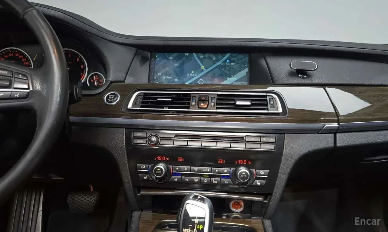 BMW 750 * 750Li xDrive * ЦЕНА ДО БГ, снимка 14 - Автомобили и джипове - 56704510
