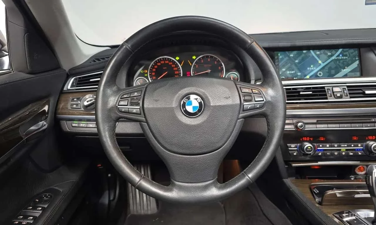 BMW 750 * 750Li xDrive * ЦЕНА ДО БГ, снимка 10 - Автомобили и джипове - 56704510