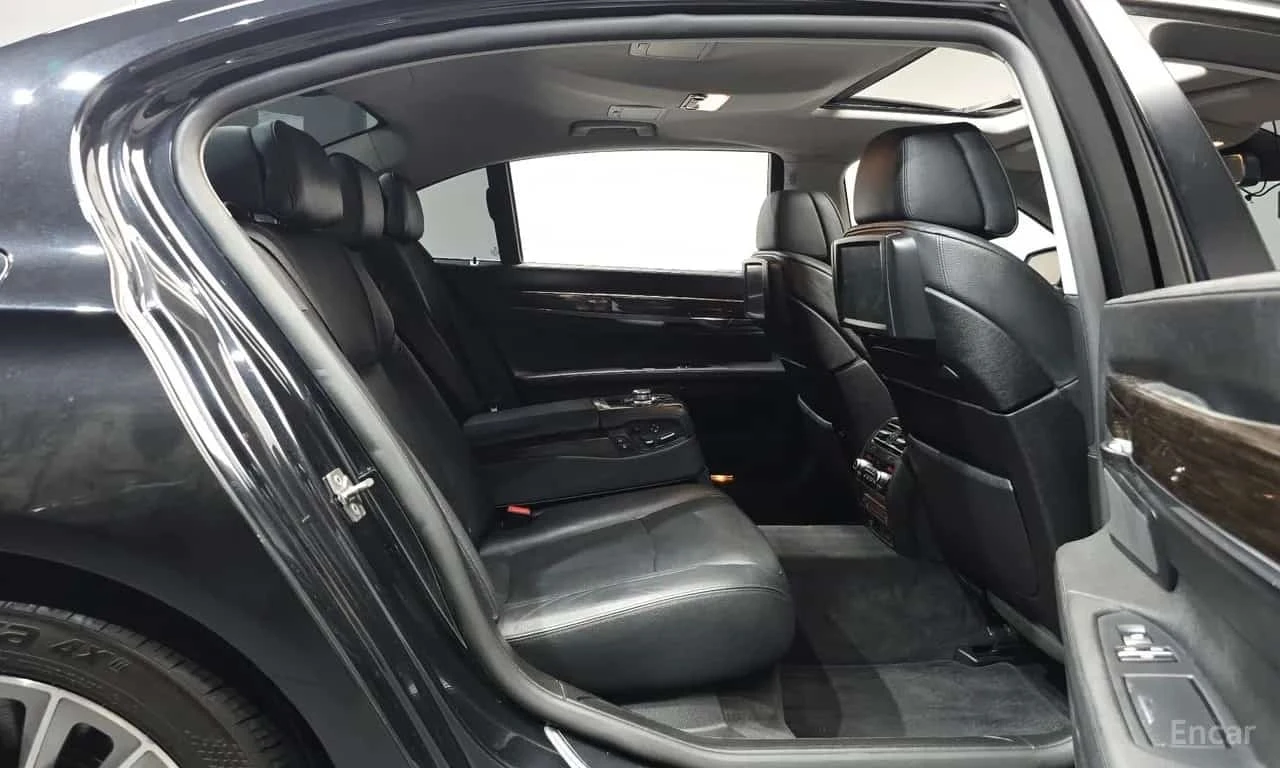 BMW 750 * 750Li xDrive * ЦЕНА ДО БГ, снимка 17 - Автомобили и джипове - 56704510