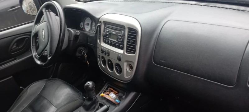 Ford Maverick, снимка 11 - Автомобили и джипове - 49137374