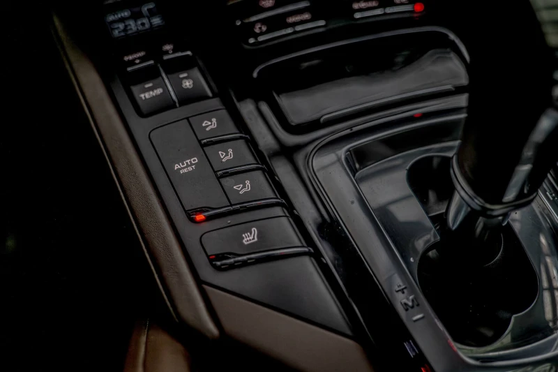 Porsche Cayenne 4.2TDI/PDLS/PCM/Камера/Подгрев/Панорама/Side Assis, снимка 12 - Автомобили и джипове - 53448386