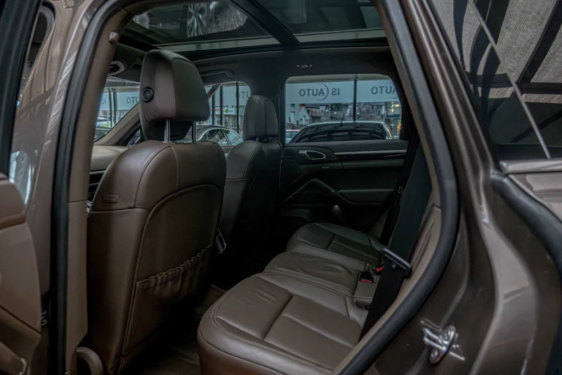 Porsche Cayenne 4.2TDI/PDLS/PCM/Камера/Подгрев/Панорама/Side Assis, снимка 9 - Автомобили и джипове - 53448386