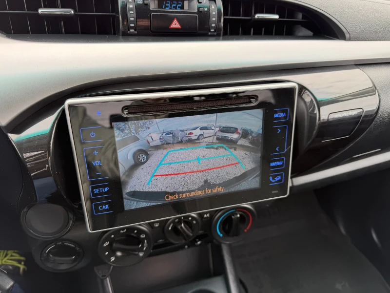 Toyota Hilux 2.4 d4d Avtomat , снимка 11 - Автомобили и джипове - 53596418