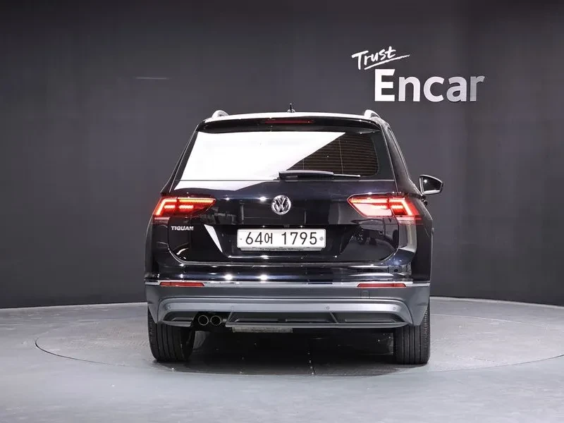 VW Tiguan 2.0 TDI PREMIUM, снимка 4 - Автомобили и джипове - 55357236