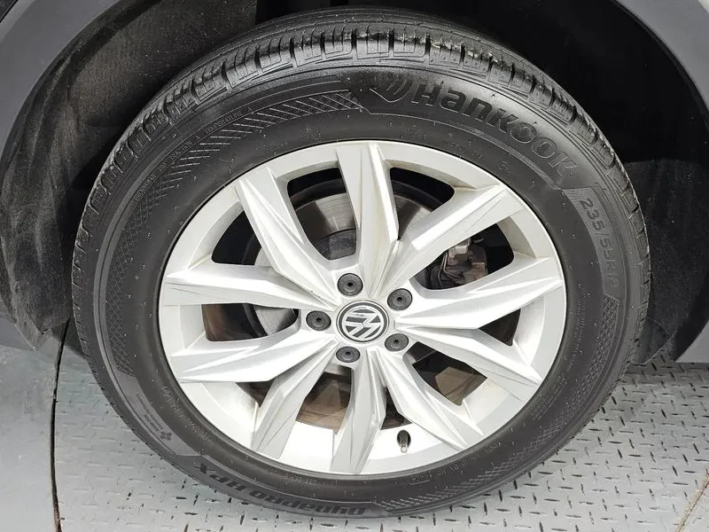 VW Tiguan 2.0 TDI PREMIUM, снимка 5 - Автомобили и джипове - 55357236