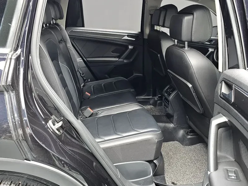 VW Tiguan 2.0 TDI PREMIUM, снимка 11 - Автомобили и джипове - 55357236