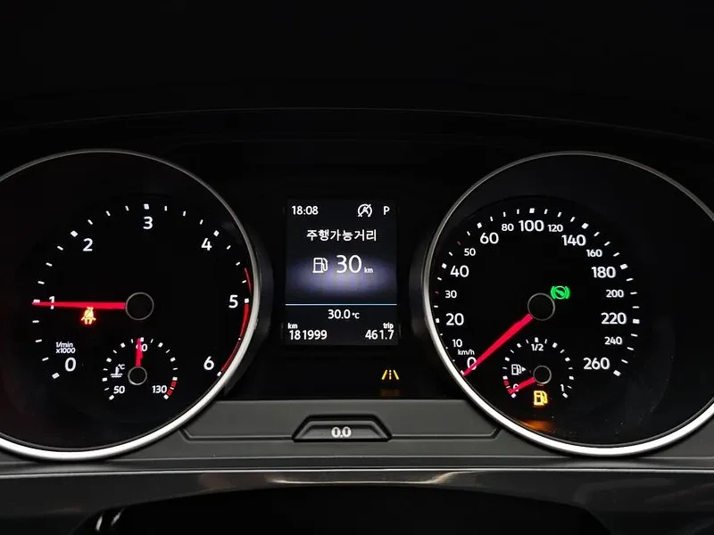 VW Tiguan 2.0 TDI PREMIUM, снимка 8 - Автомобили и джипове - 55357236
