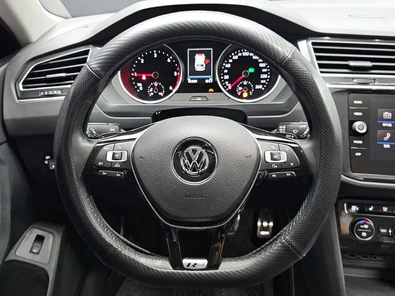 VW Tiguan 2.0 TDI PREMIUM, снимка 12 - Автомобили и джипове - 55357236