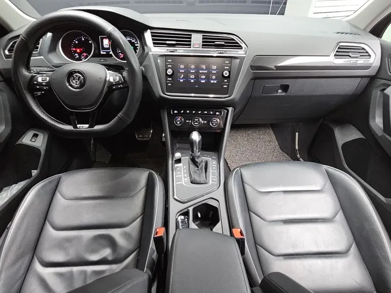 VW Tiguan 2.0 TDI PREMIUM, снимка 7 - Автомобили и джипове - 55357236