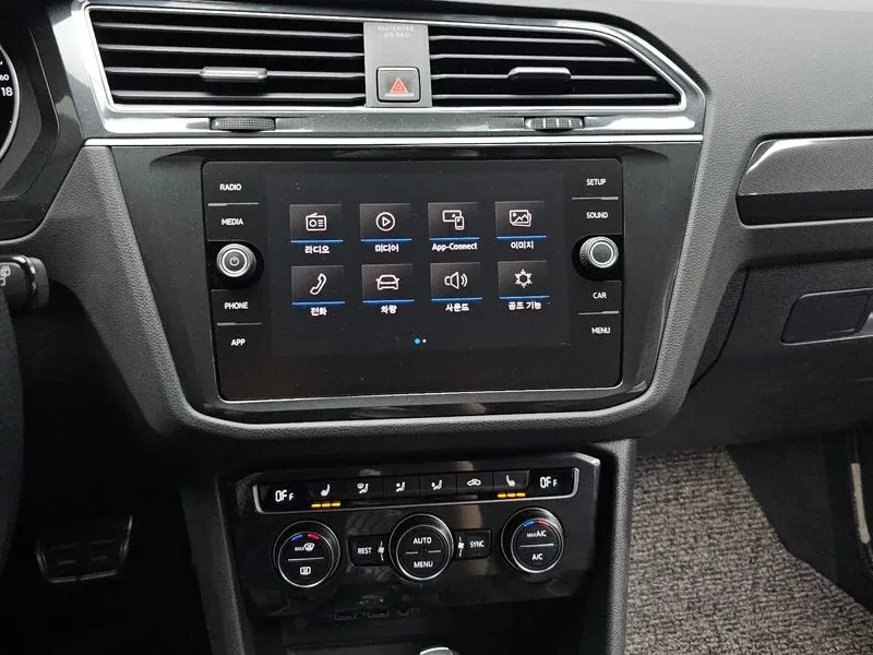 VW Tiguan 2.0 TDI PREMIUM, снимка 13 - Автомобили и джипове - 55357236