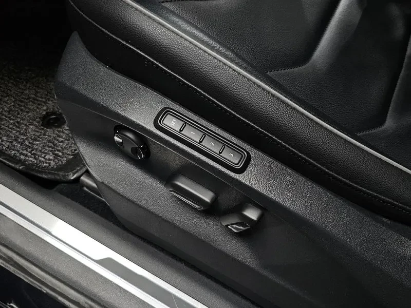 VW Tiguan 2.0 TDI PREMIUM, снимка 17 - Автомобили и джипове - 55357236
