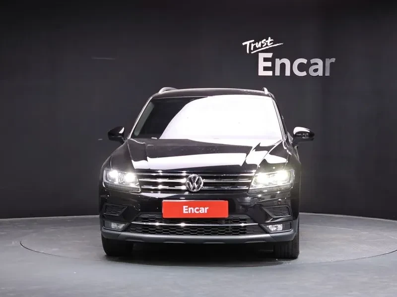 VW Tiguan 2.0 TDI PREMIUM, снимка 3 - Автомобили и джипове - 55357236