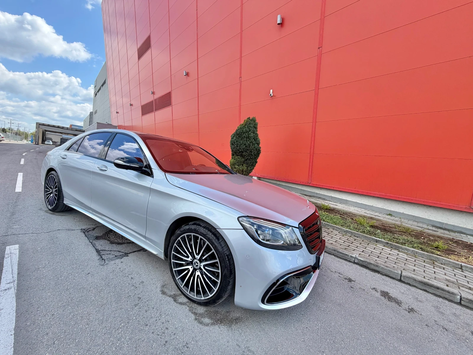 Mercedes-Benz S 560 AMG* ГАРАНЦИЯ* ПАНОРАМА* БАРТЕР, снимка 2 - Автомобили и джипове - 54205194