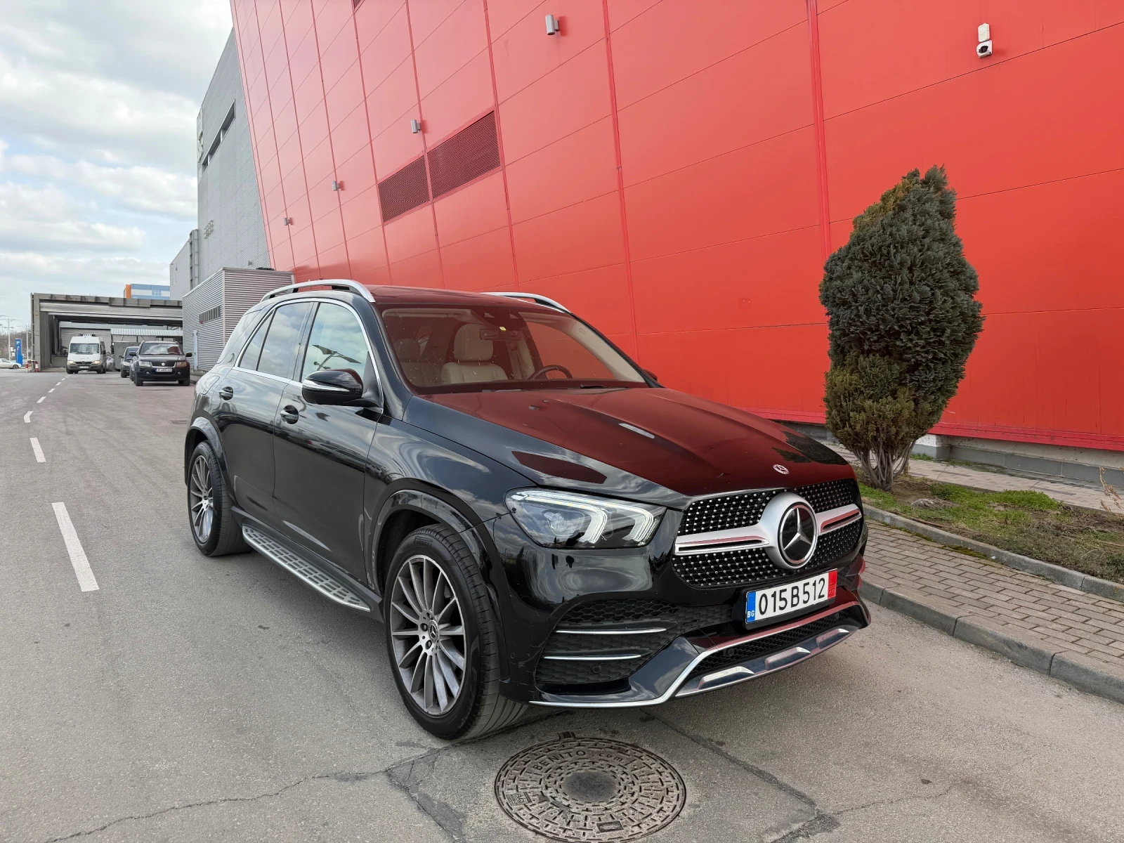Mercedes-Benz GLE 350 AMG* ГАРАНЦИЯ* ПАНОРАМА, снимка 2 - Автомобили и джипове - 54205194