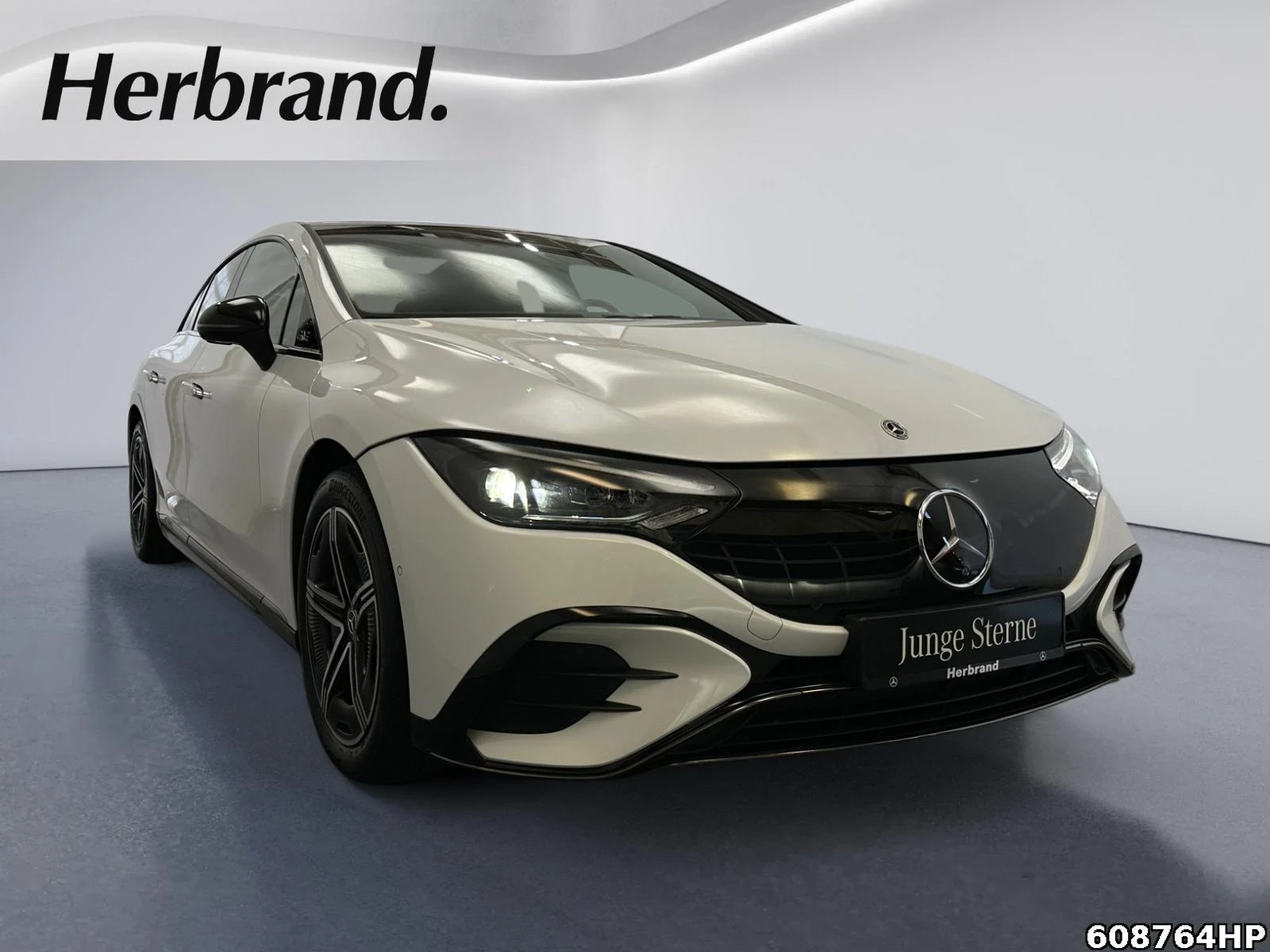 Mercedes-Benz EQE 350 AMG Dig.Light 360 DIST PANO Burmester Winter-P, снимка 2 - Автомобили и джипове - 55195589