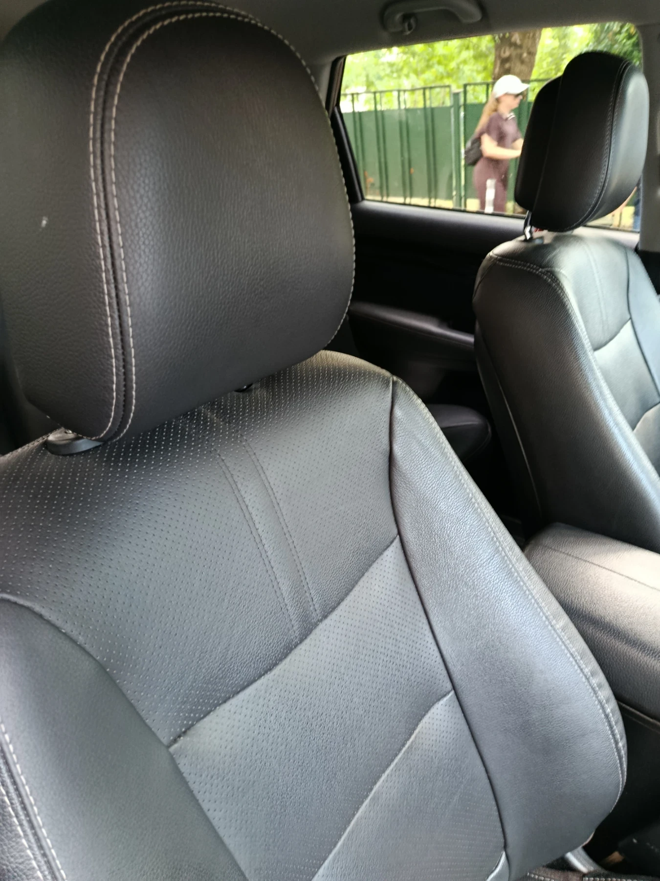 Kia Sorento 2.2 CRDI, снимка 4 - Автомобили и джипове - 54691280