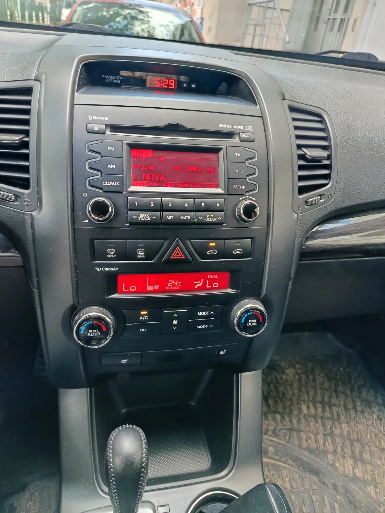 Kia Sorento 2.2 CRDI, снимка 15 - Автомобили и джипове - 54691280