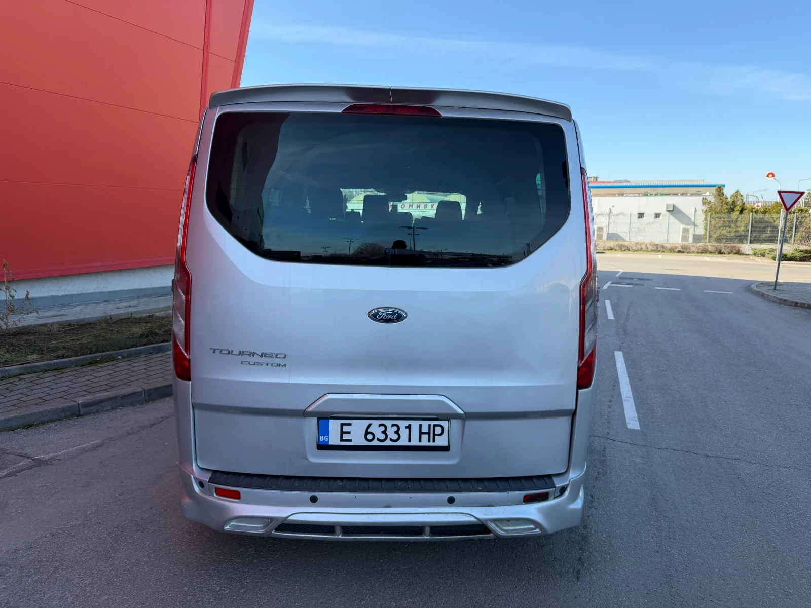 Ford Tourneo CUSTOM* 2.2D* 9места* БАРТЕР, снимка 6 - Бусове и автобуси - 53820177