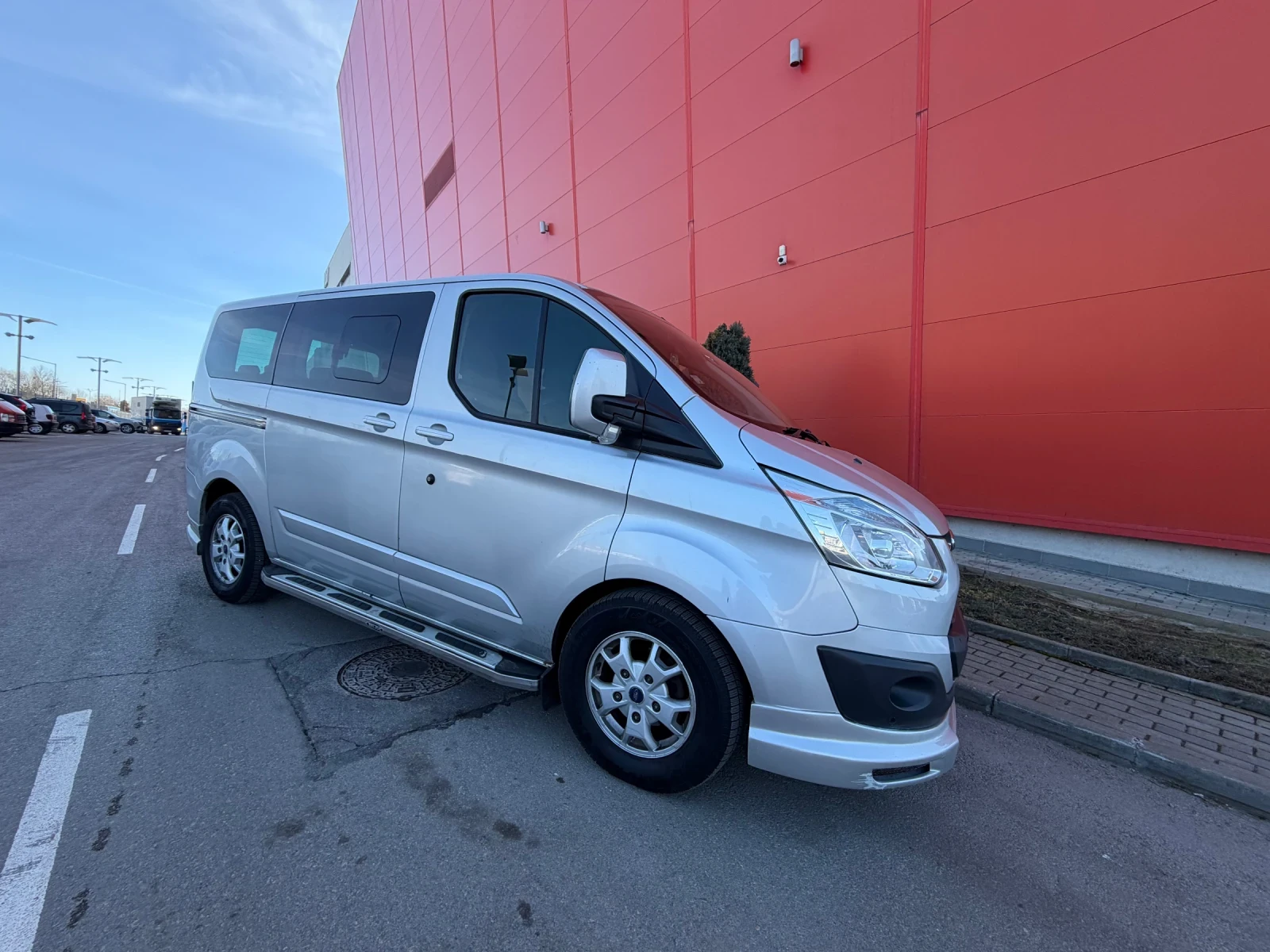 Ford Tourneo CUSTOM* 2.2D* 9места* БАРТЕР, снимка 2 - Бусове и автобуси - 53820177