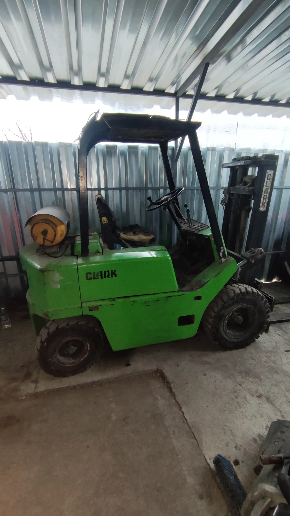 ������� Clark ��� | Mobile.bg � ����������� 3