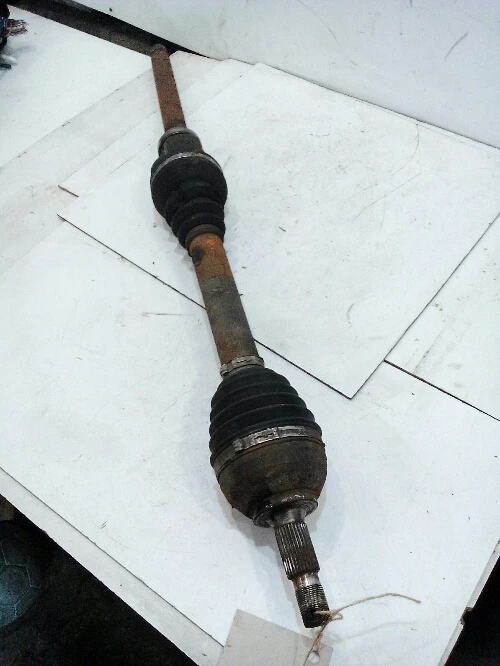 Полуоска предна дясна Пежо 407 3.0Б автомат