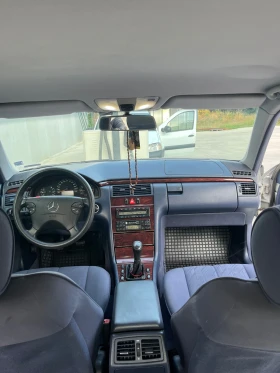 Mercedes-Benz E 200, снимка 9