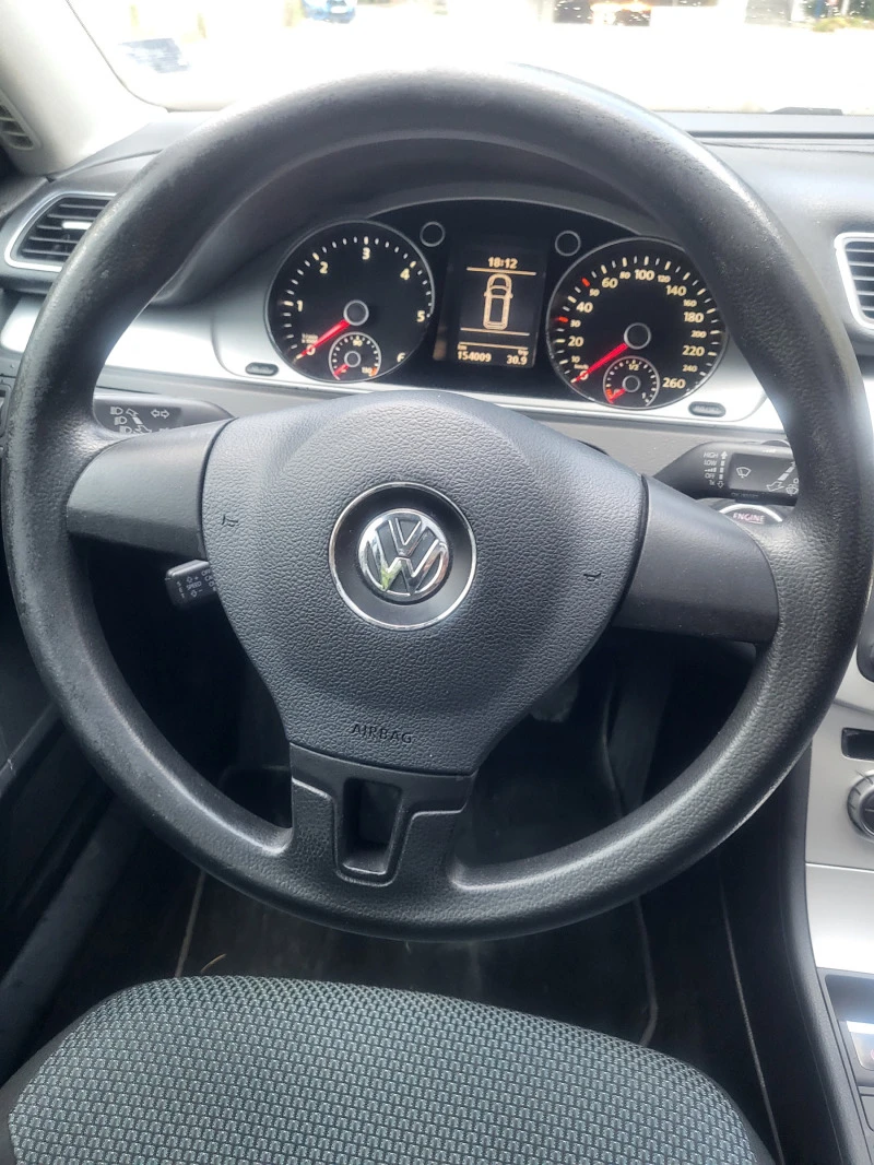 VW Passat 1.6 TDI, снимка 11 - Автомобили и джипове - 47174379