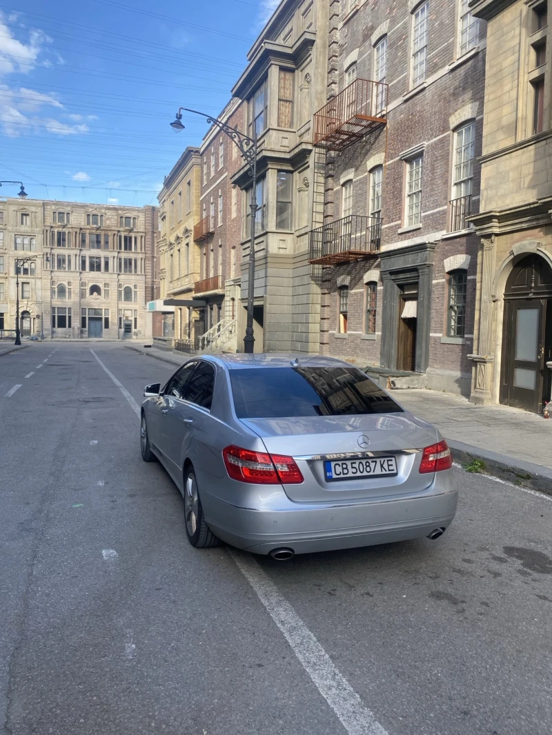 Mercedes-Benz E 300 4matik AIRMATIC, снимка 2 - Автомобили и джипове - 52450273