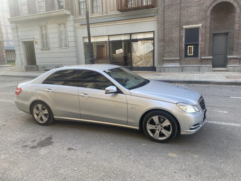 Mercedes-Benz E 300 4matik AIRMATIC, снимка 4 - Автомобили и джипове - 52450273