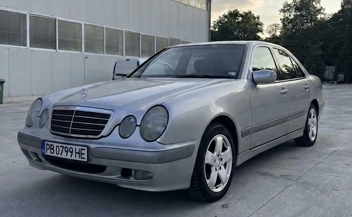 Mercedes-Benz E 200, снимка 3 - Автомобили и джипове - 54727690