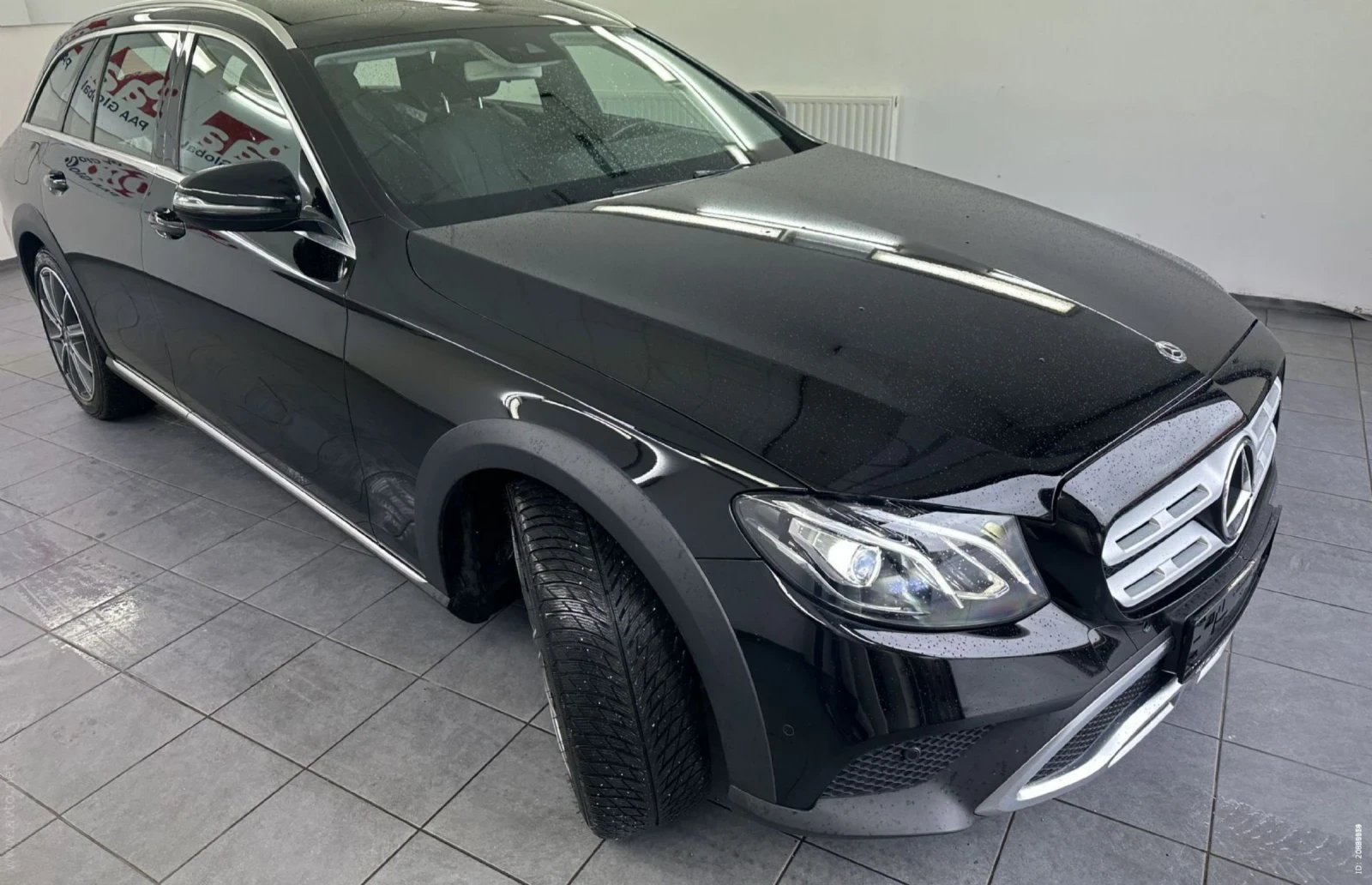 Mercedes-Benz E 220 D 4- MATIC KAMERA.LED.PANO - изображение 4