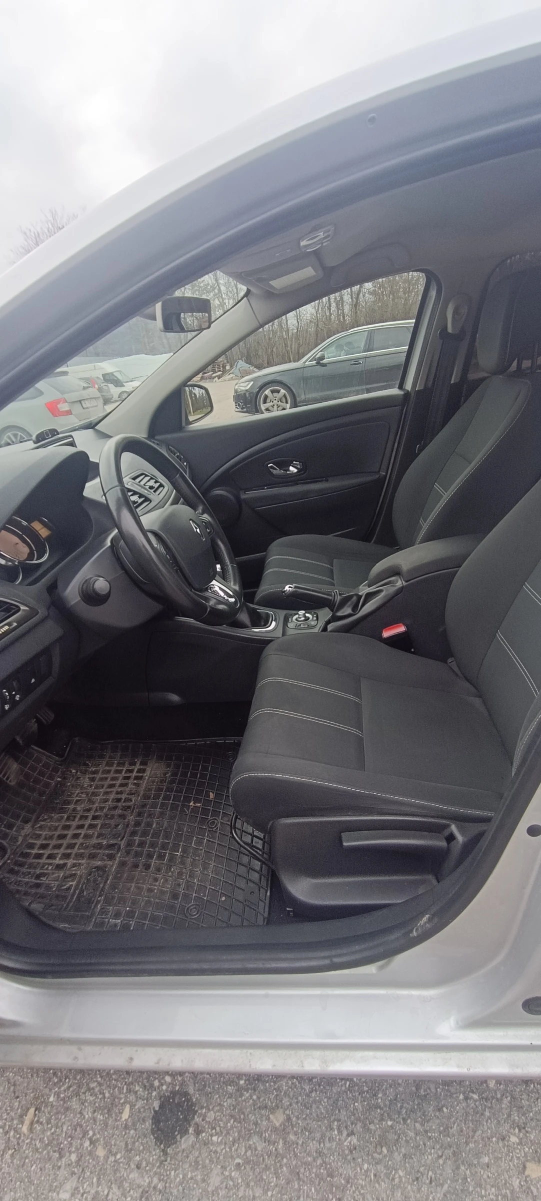 Renault Megane 1.5 DCI, снимка 8 - Автомобили и джипове - 53833225