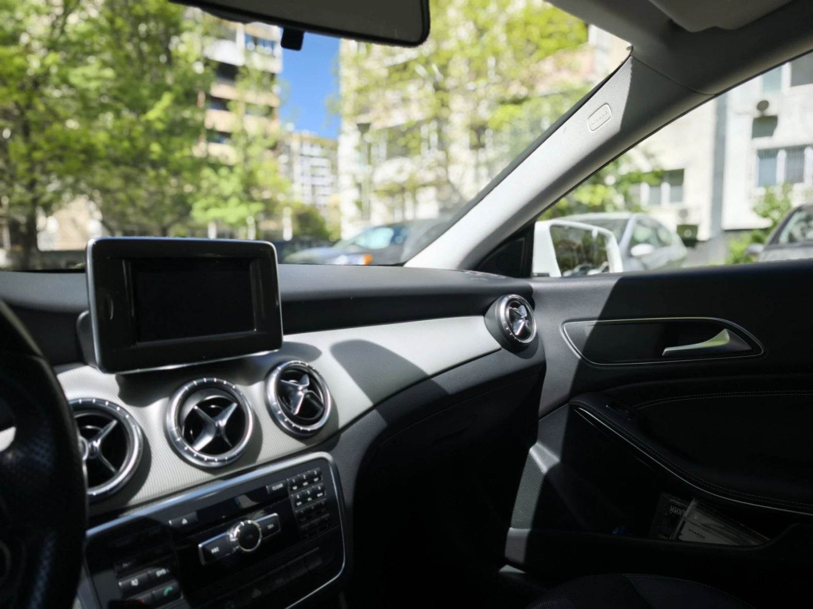 Mercedes-Benz CLA 200, снимка 11 - Автомобили и джипове - 54321236