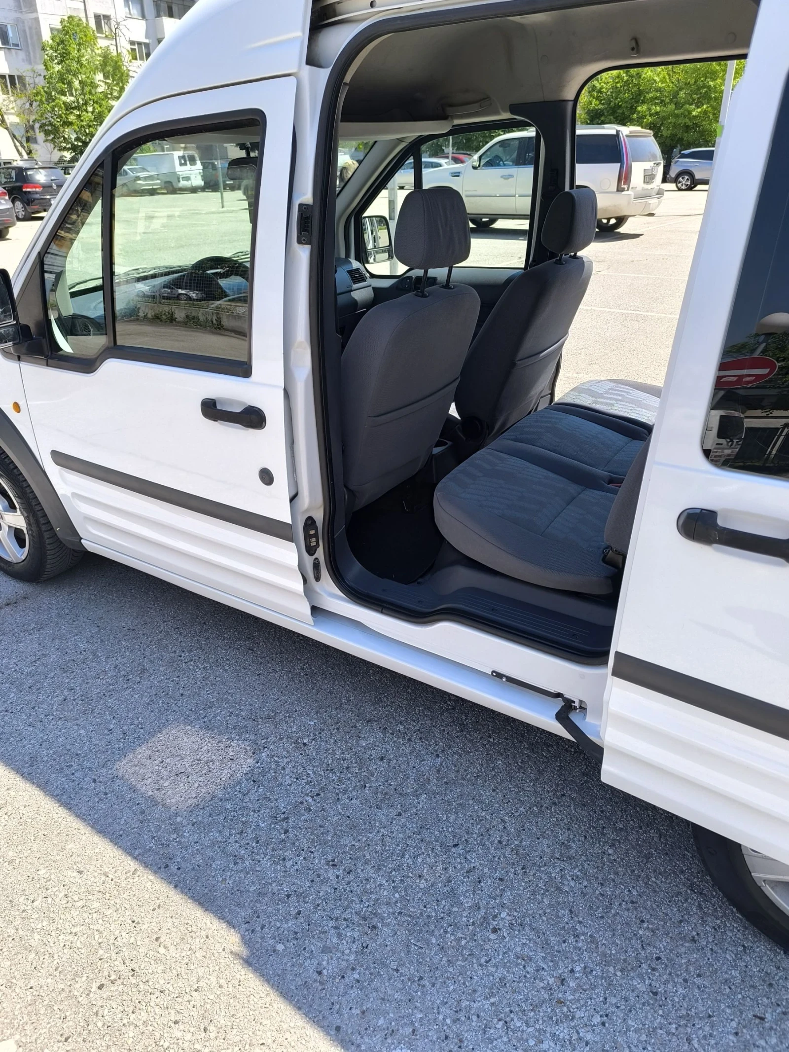 Ford Tourneo Connect 1.8TDI, снимка 6 - Автомобили и джипове - 54455839
