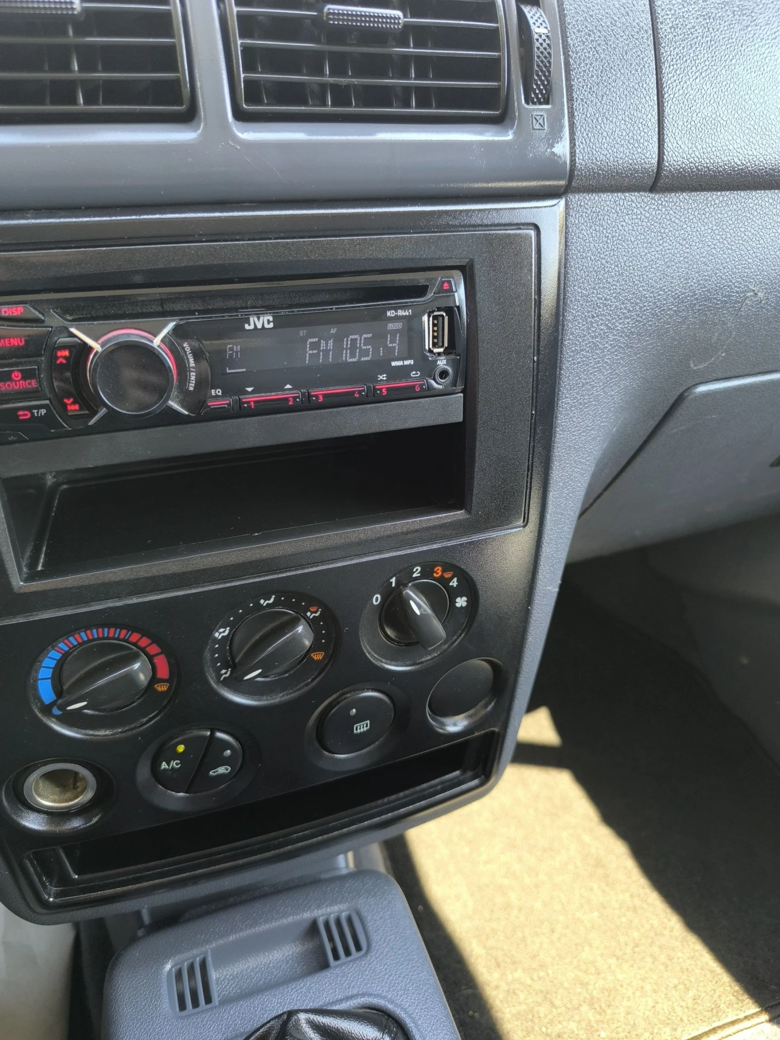 Ford Tourneo Connect 1.8TDI, снимка 11 - Автомобили и джипове - 54455839