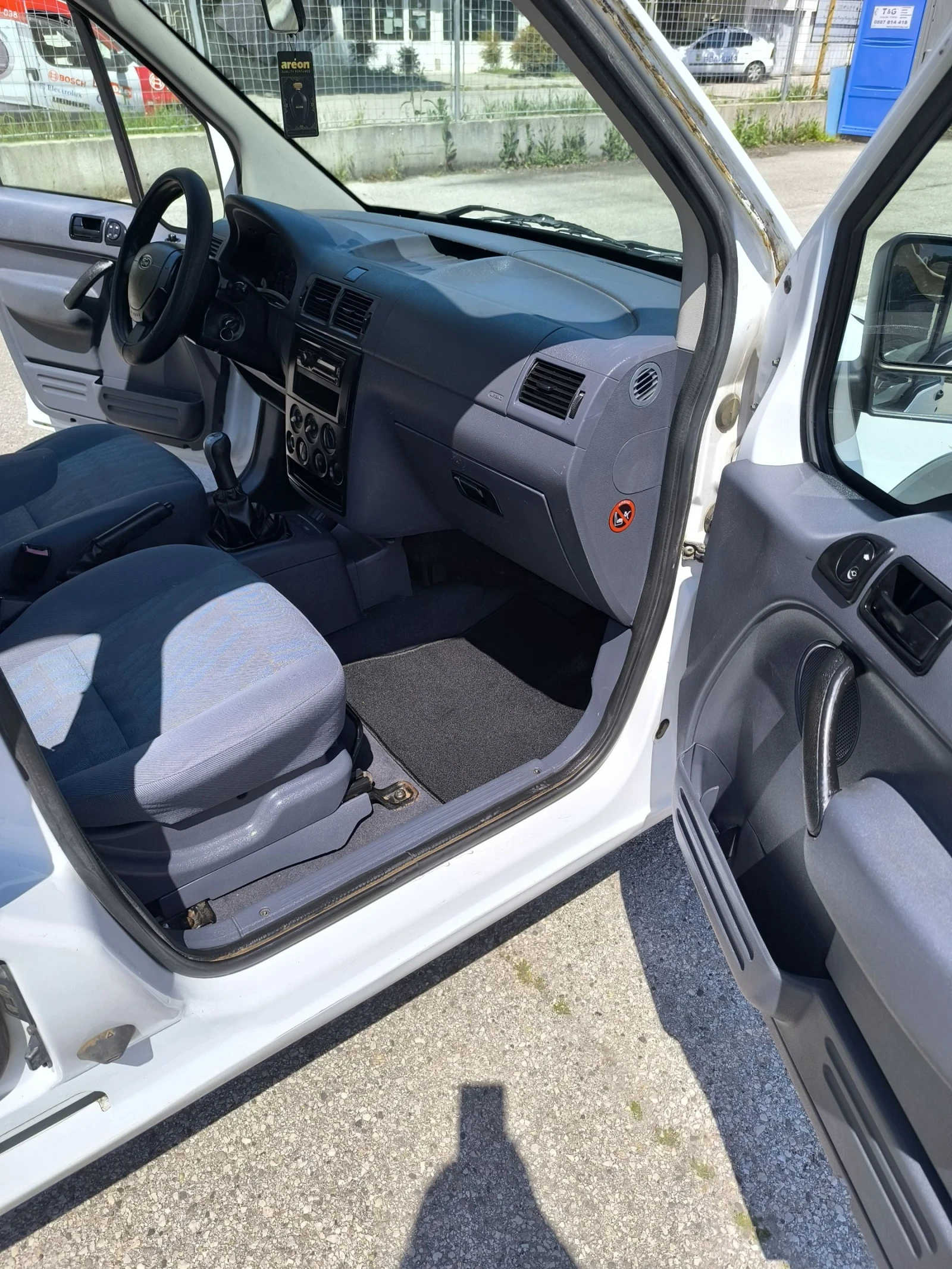 Ford Tourneo Connect 1.8TDI, снимка 8 - Автомобили и джипове - 54455839