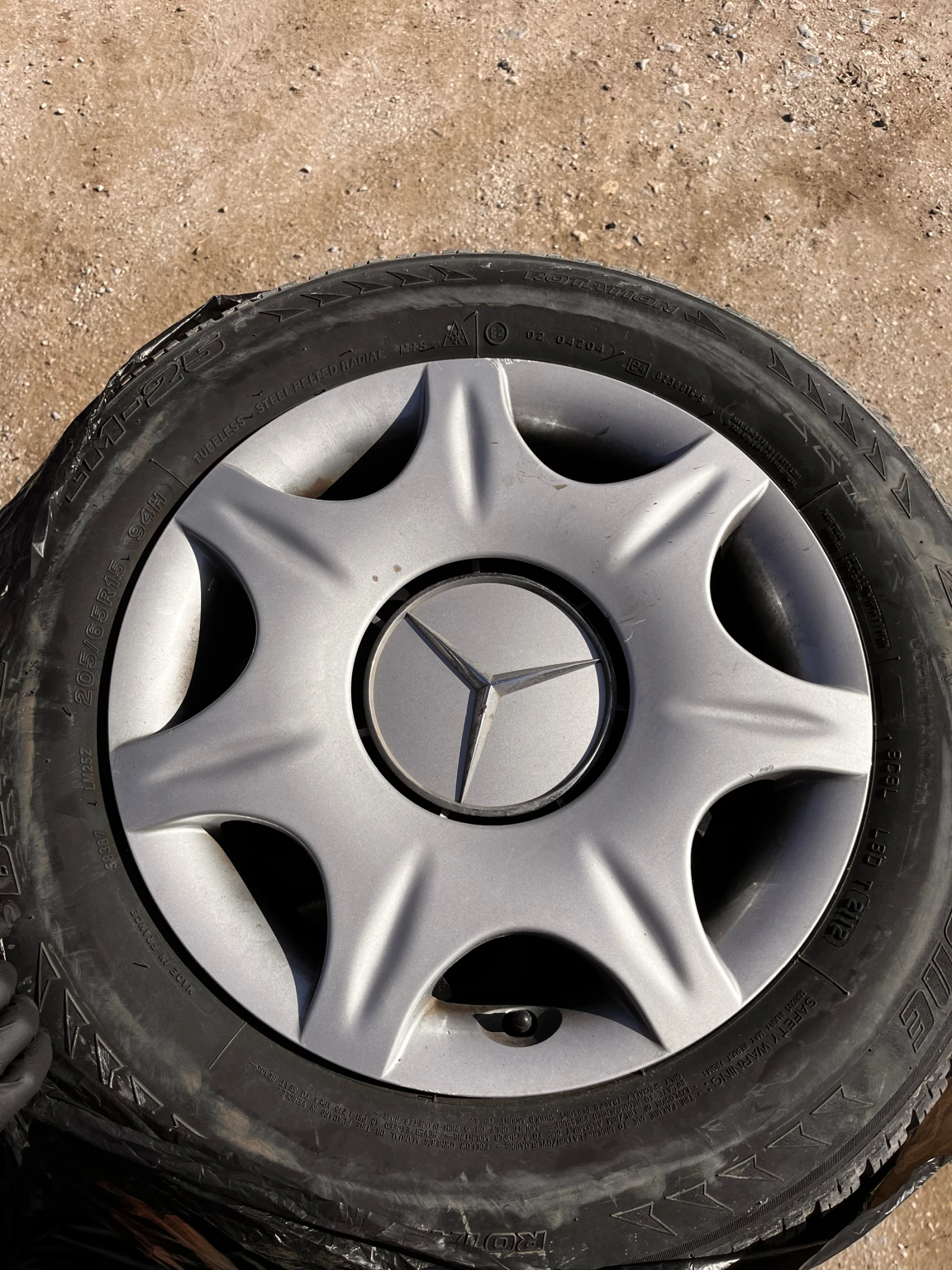Mercedes-Benz E 200, снимка 14 - Автомобили и джипове - 54727690