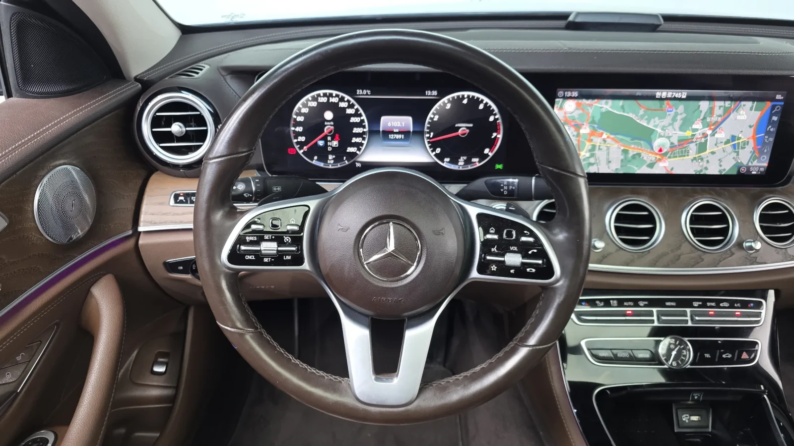 Mercedes-Benz E 300 2.0 4MATIC Exclusive, снимка 12 - Автомобили и джипове - 55010819