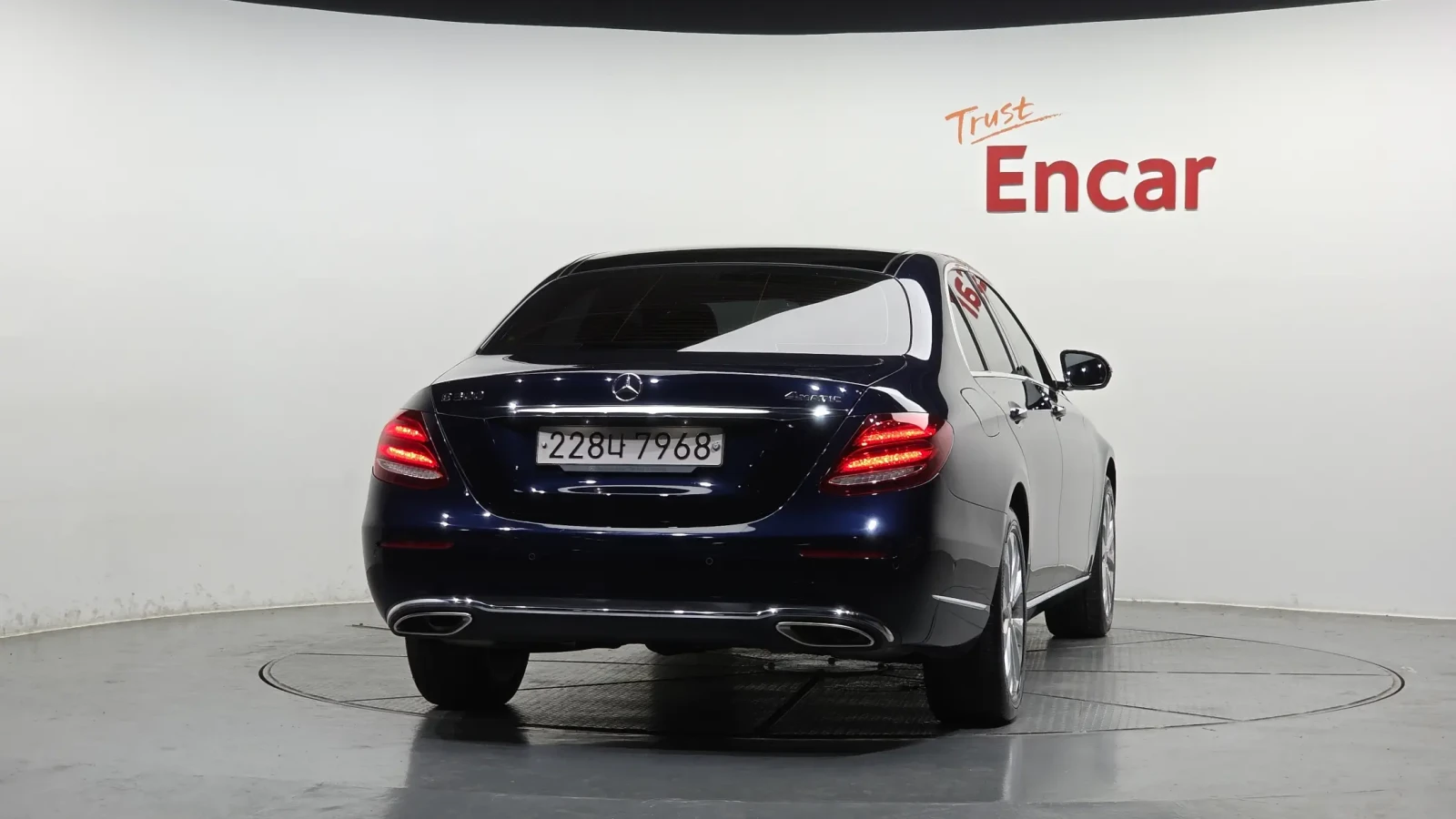 Mercedes-Benz E 300 2.0 4MATIC Exclusive, снимка 4 - Автомобили и джипове - 55010819